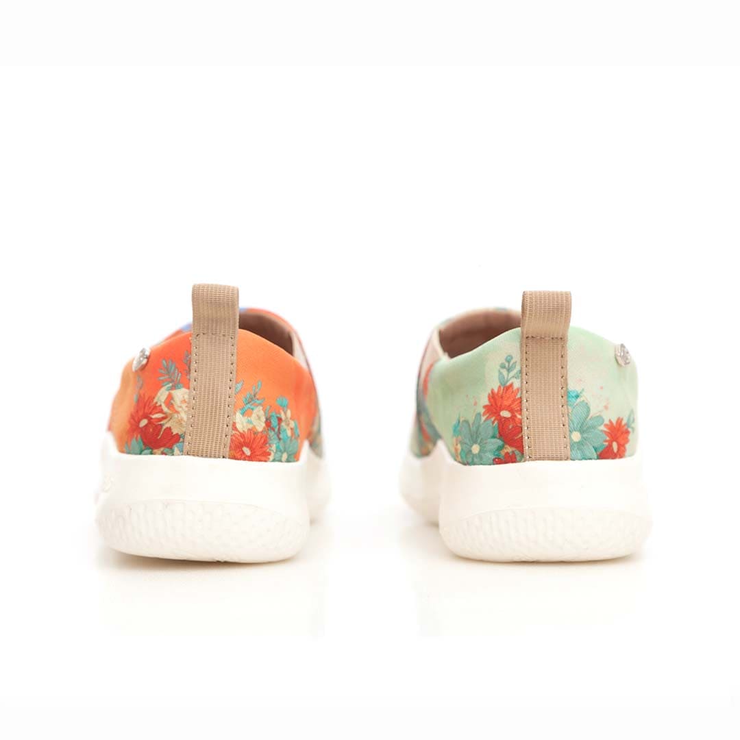 Zapatos artesanales con ilustraciones colombianas inspirado en la tradicion arriera. Macondas