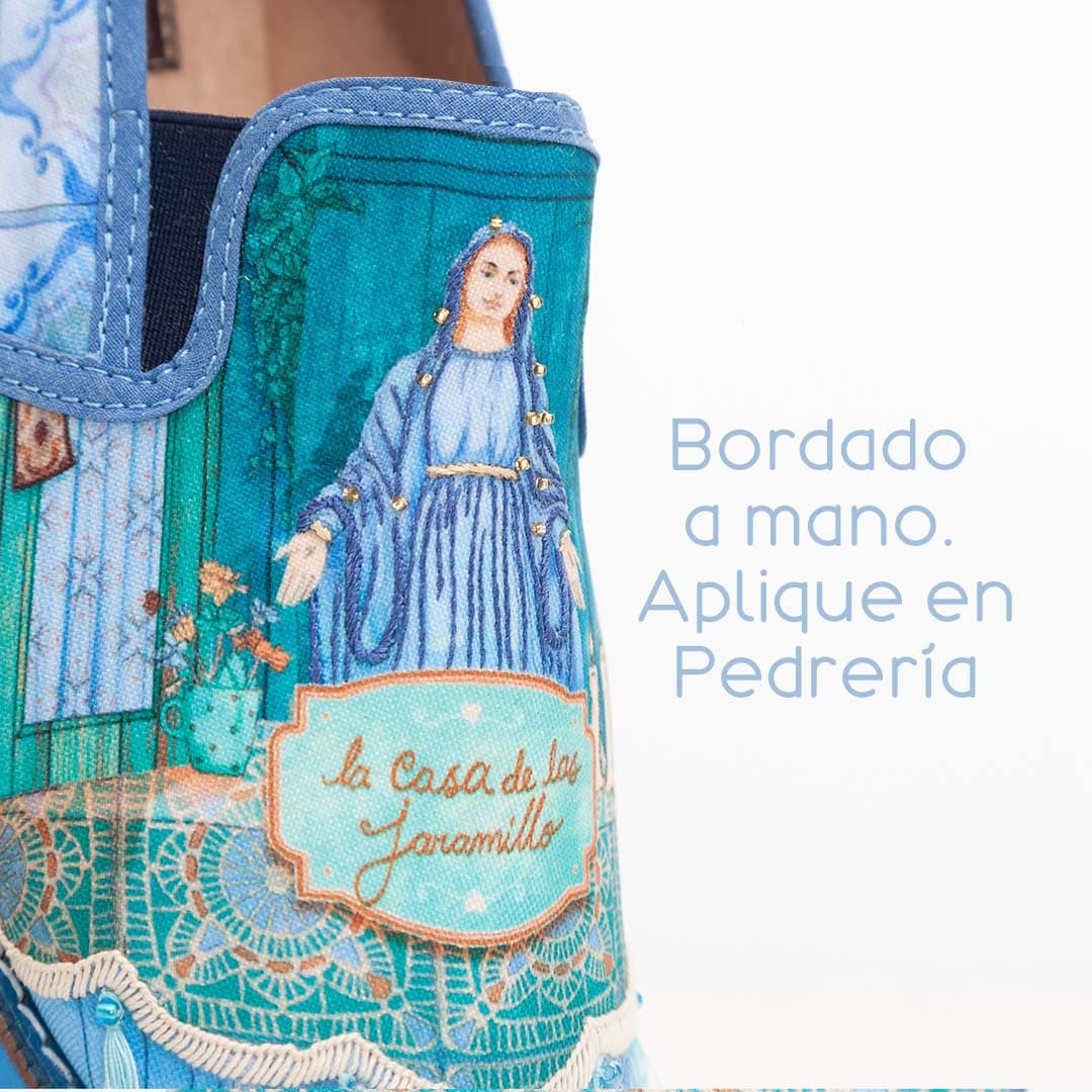 Zapatos con ilustracion de la Virgen María, bordados a mano