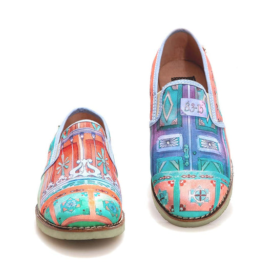 Mocasines ilustrados con puertas coloniales