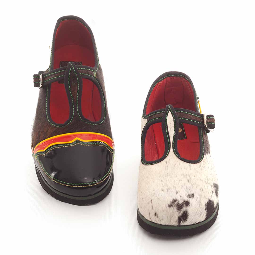Zapatos con correa artesanales, extra confortables. Cuentan la historia del Carriel de Jerico