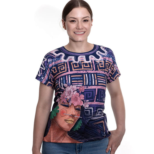 Camiseta marca Macondas con ilustracion de mujer indígena