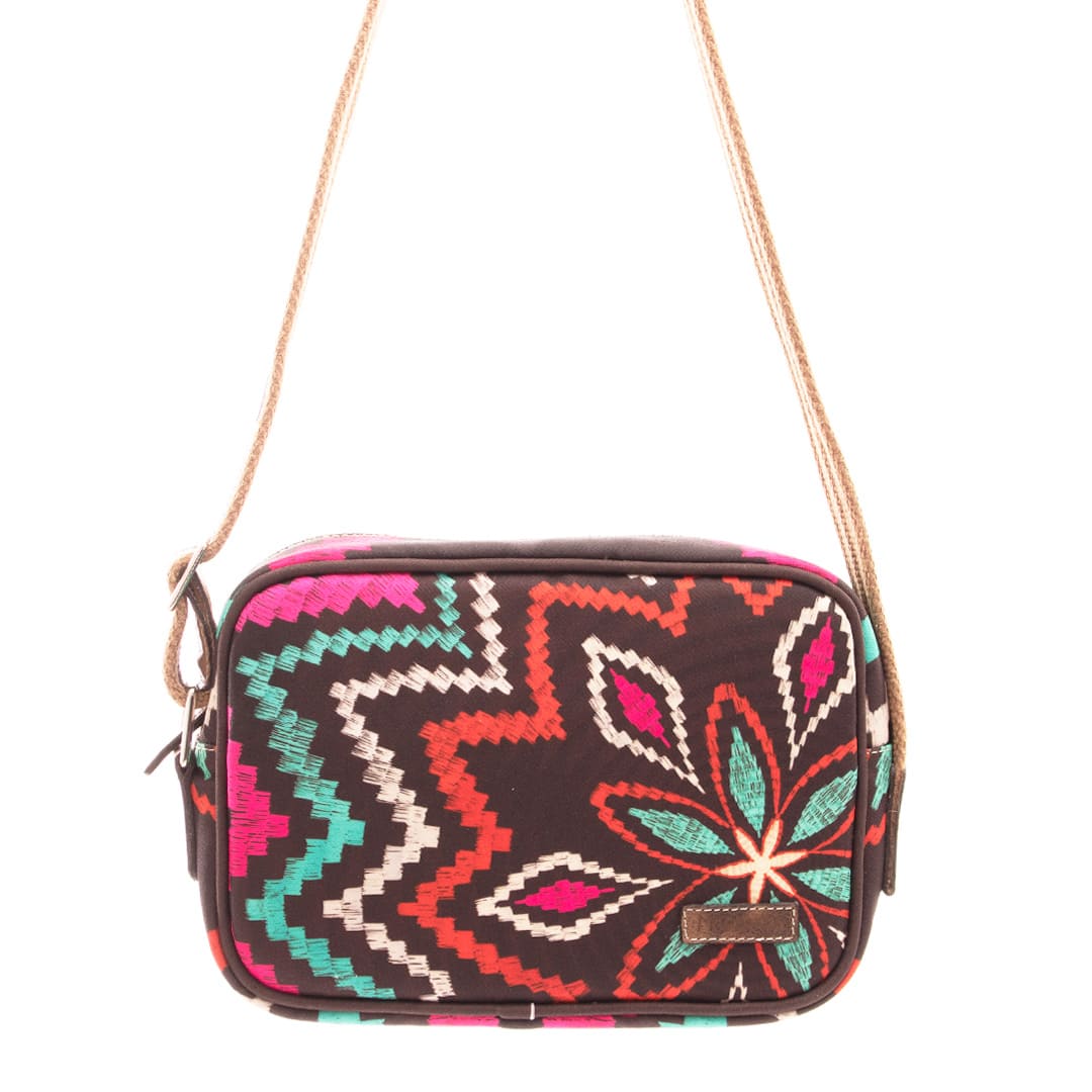 Bolso pequeño hecho en lona, para dama, fabricado en Medellín. macondas
