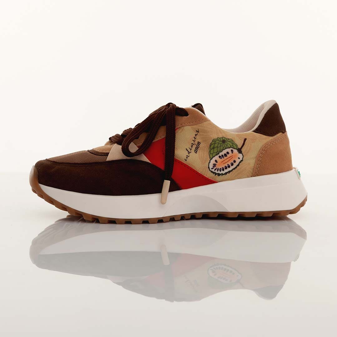 Celebra la biodiversidad con sneakers de chontaduro y anón. Inspiración natural para un estilo vibrante. ¡Compra ahora en Macondas!