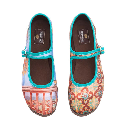 Zapatos de mujer diseñados por artistas, ilustrados con historias de Colombia, homenaje a los corredores de las casas Paisas