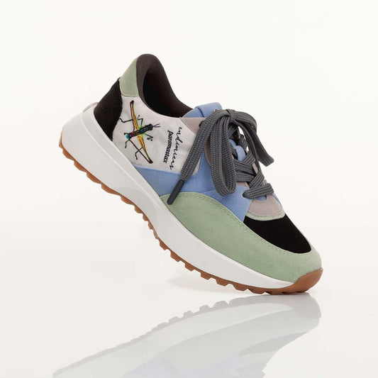 Sneakers con ilustraciones de paramaxtas y seudoxycbelia. Apoya la conservación de insectos endémicos de Colombia. ¡Compra ahora!