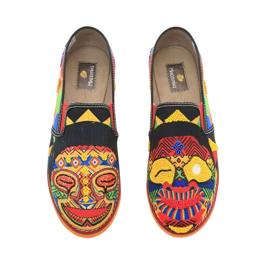 Zapatos planos para dama con artesanías. Macondas