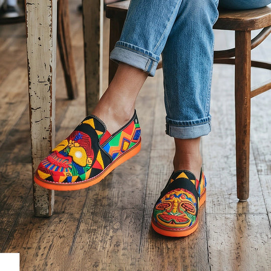 Calzado plano diseñado por artistas y hecho por artesanos. Macondas