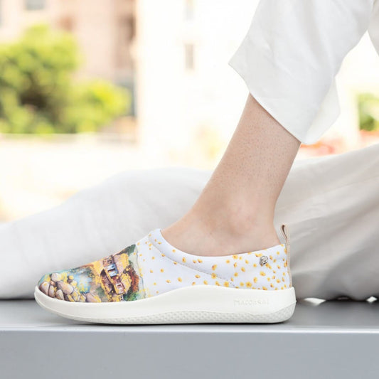 Zapatos con suela deportiva, con ilustración del pueblo Macondo