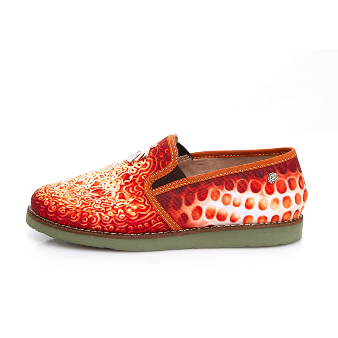 Zapatos de mujer confortables. inspirado en el arte con elementos en cobre. Macondas