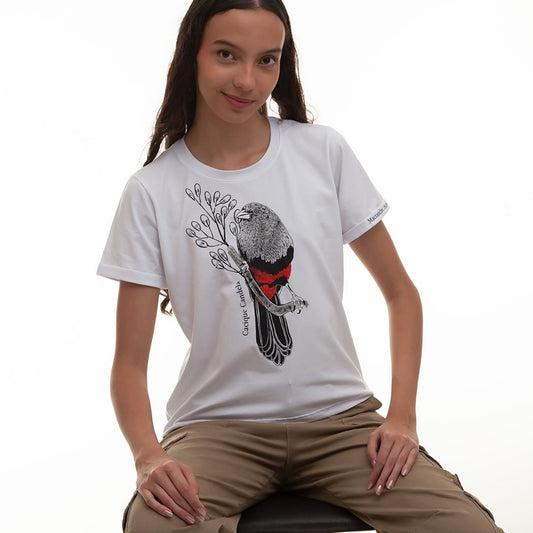Camiseta Cacique Candela con ilustración de especie nativa. Macondas®