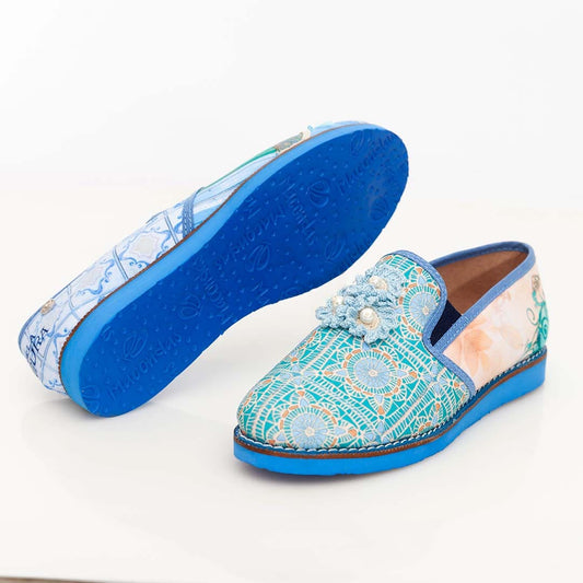Zapatos artesanales con ilustraciones de crochet