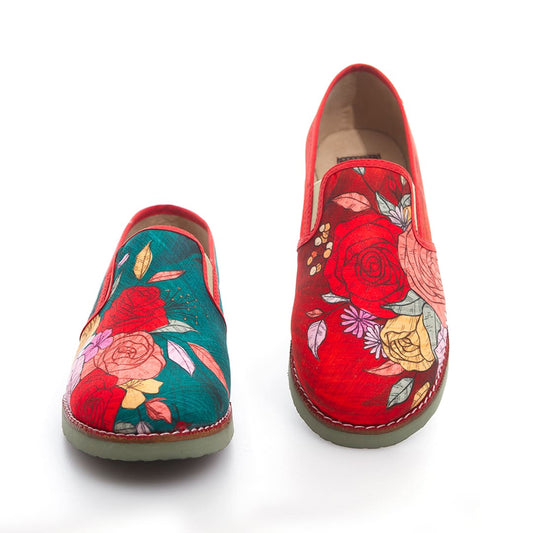 Mocasines de dama con estampado floral inspirado en rosas de Colombia