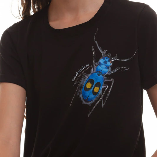 Camiseta Escarabajo Azul con ilustración de especie nativa. Macondas®