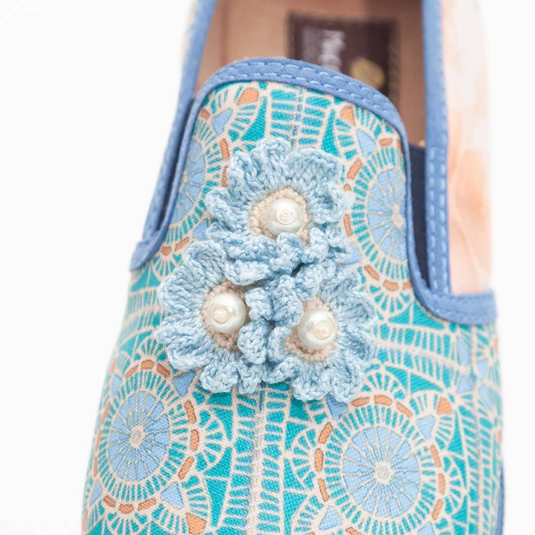 Azul porcelana & crochet. Macondas®, mocasines para dama
