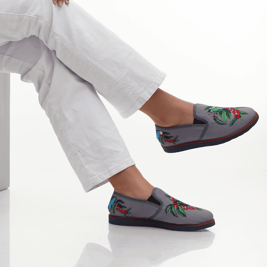 Mocasines con ilustraciones de granos de cafe